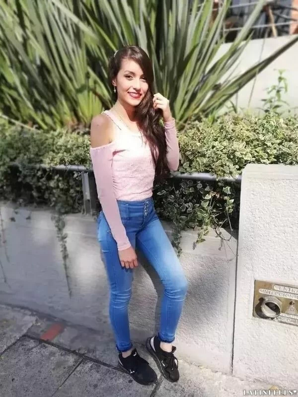 Lina Profile image 2