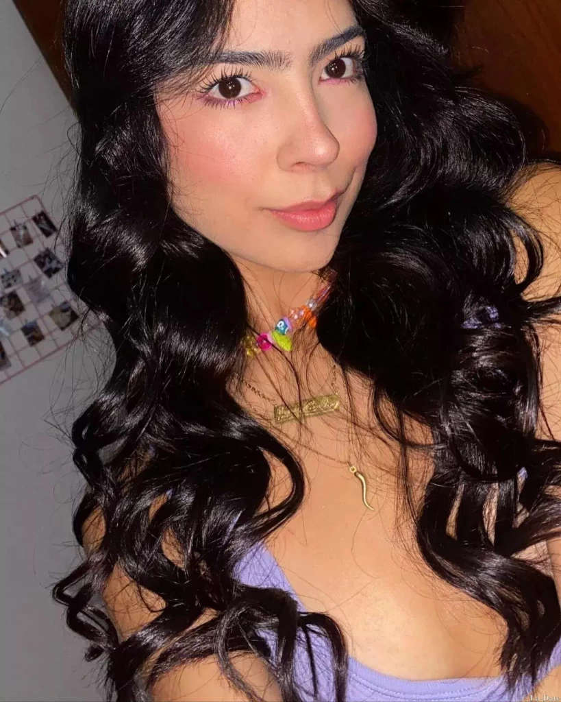 Lucia, 21