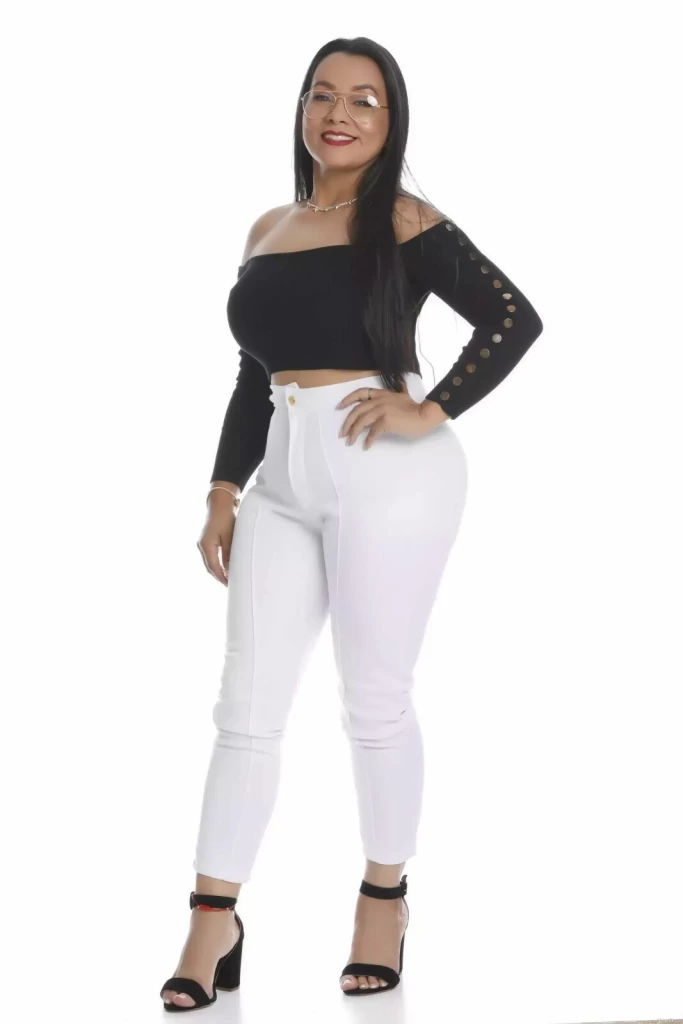 Claudia Profile image 4