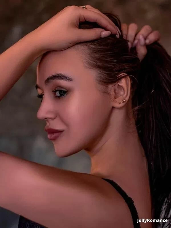 Anna Profile image 4