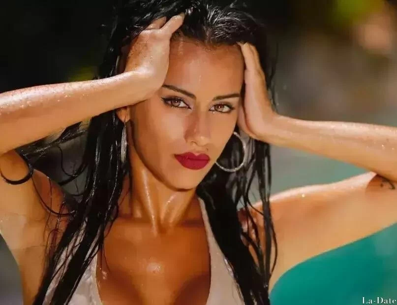 Alina Profile image 6