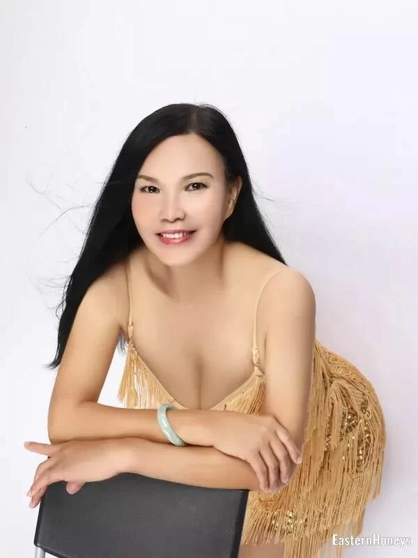 Yiting Profile image 3