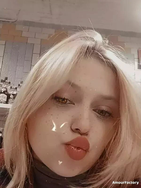 Karina Profile image 5