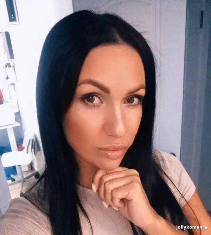 Elena Profile image 4