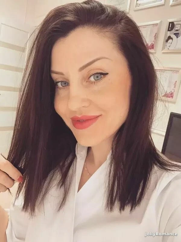 Yannina Profile image 5