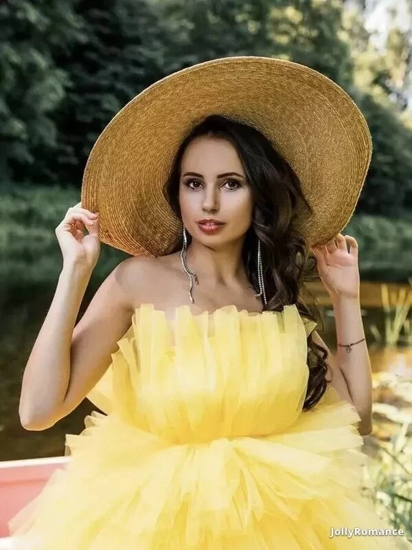 Karyna Profile image 3