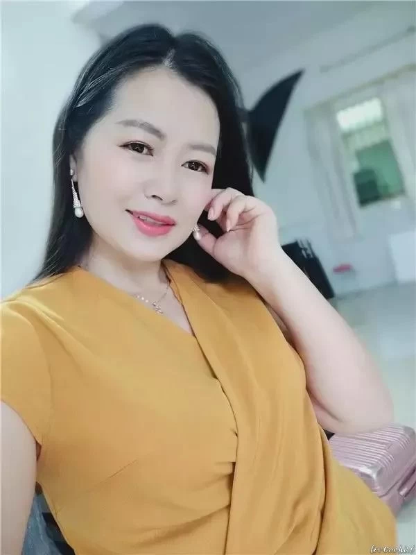 Leah Profile image 4