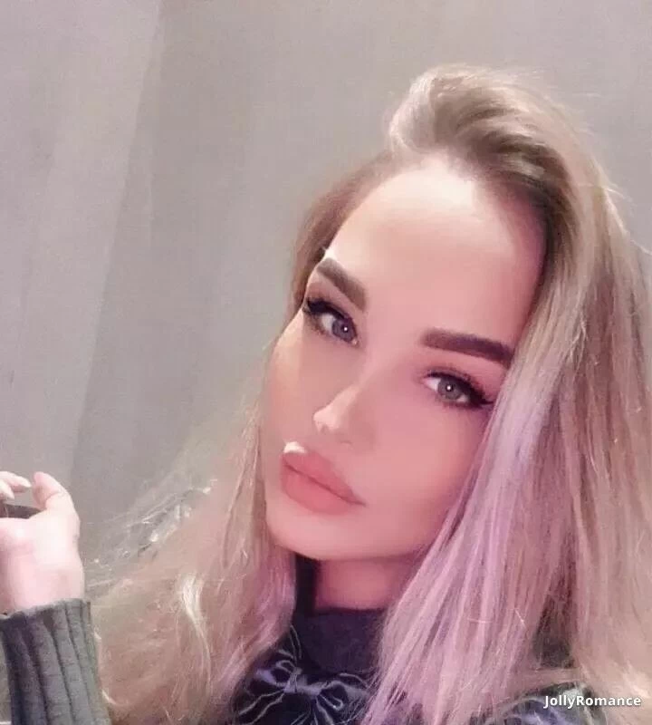 Julia Profile image 5